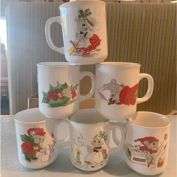 KOREAN made Set of 6 Christmas Mug Set Circa 1970s 1980s Christmas Mice - Picture 4 of 5